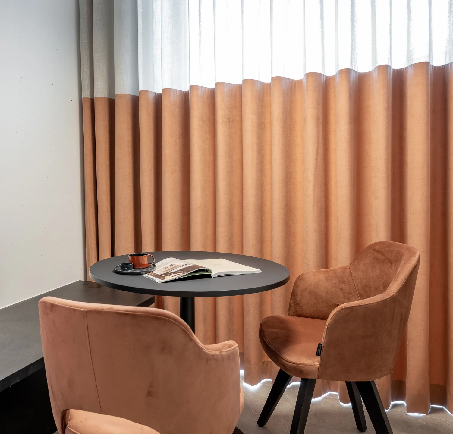Project ATP, commercieel onthaalconcept in terracotta en groene wandtegels — foto 10 van 42