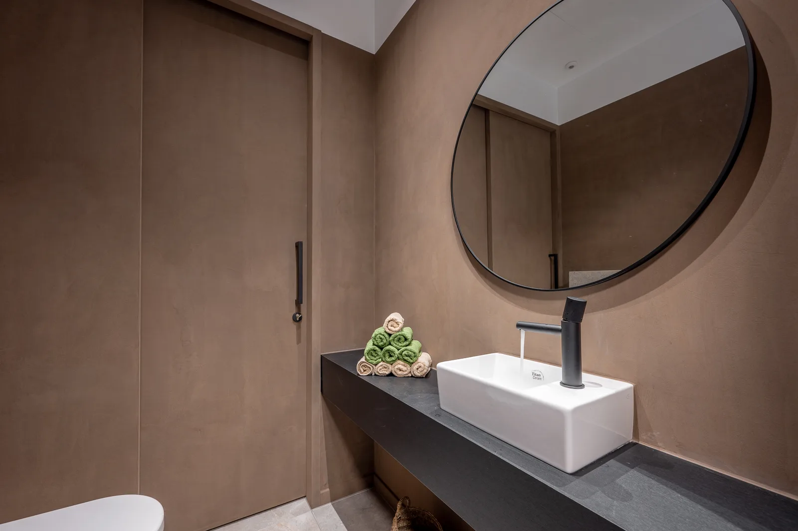 Project ATP, commercieel onthaalconcept in terracotta en groene wandtegels — foto 23 van 42