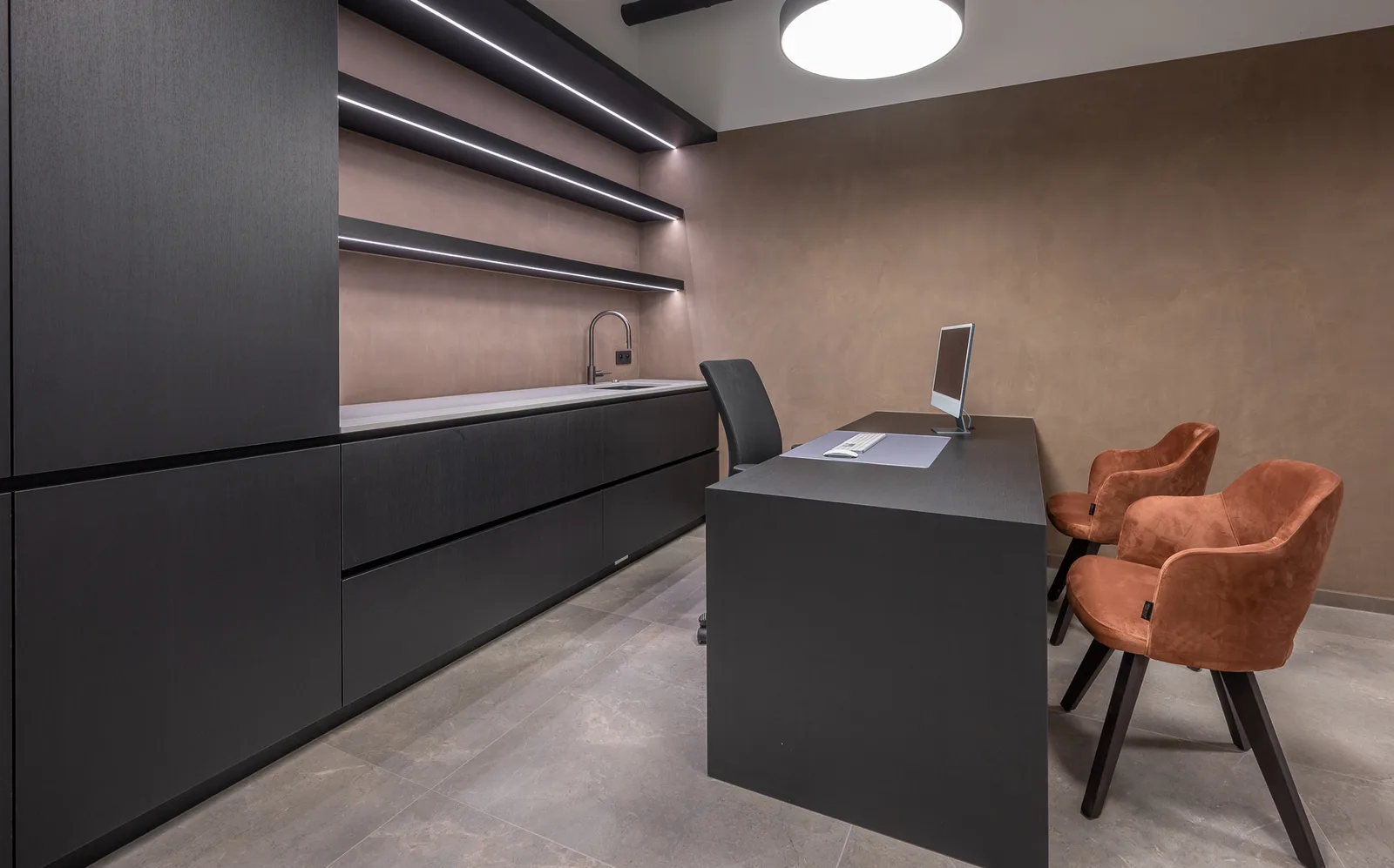 Project ATP, commercieel onthaalconcept in terracotta en groene wandtegels — foto 33 van 42