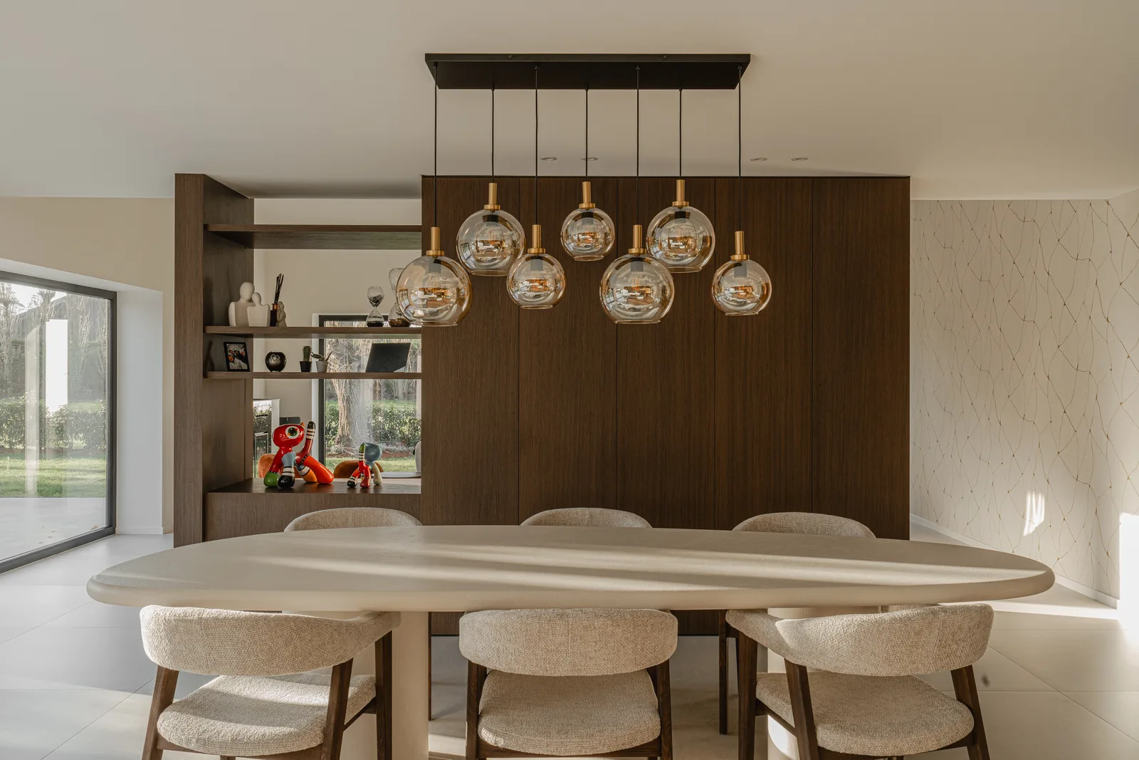 Project OOC, residentieel interieur in notenhout en onyx natuursteen — foto 25 van 74